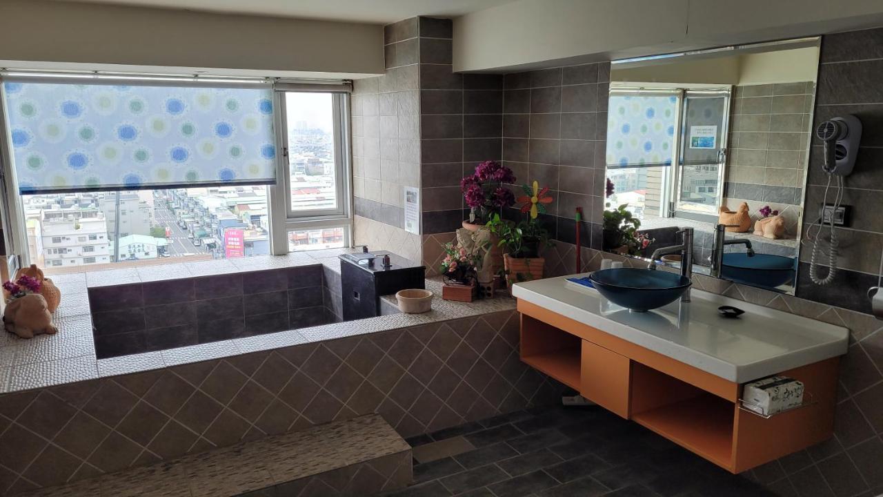 Left Bank 121 Hotel Đài Nam Ngoại thất bức ảnh