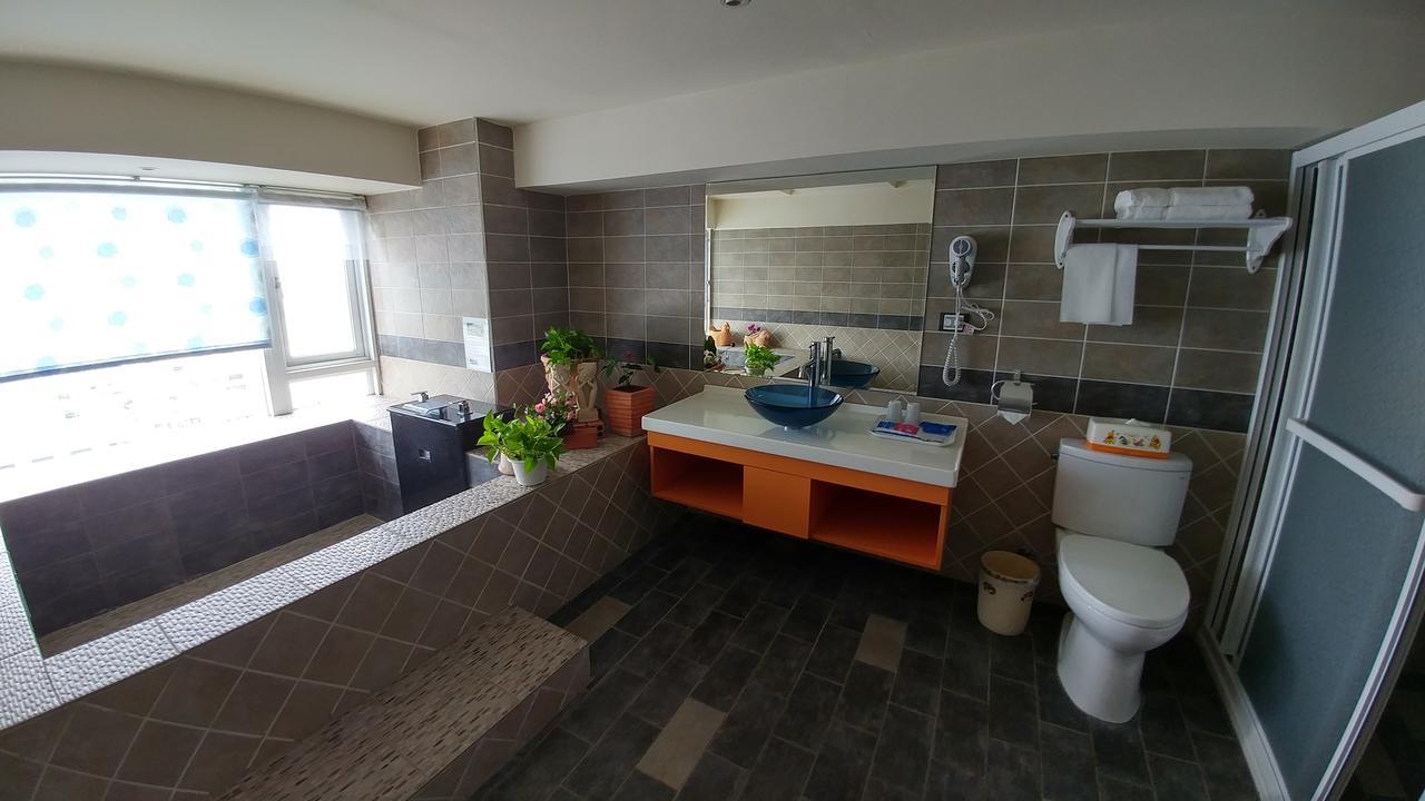 Left Bank 121 Hotel Đài Nam Ngoại thất bức ảnh