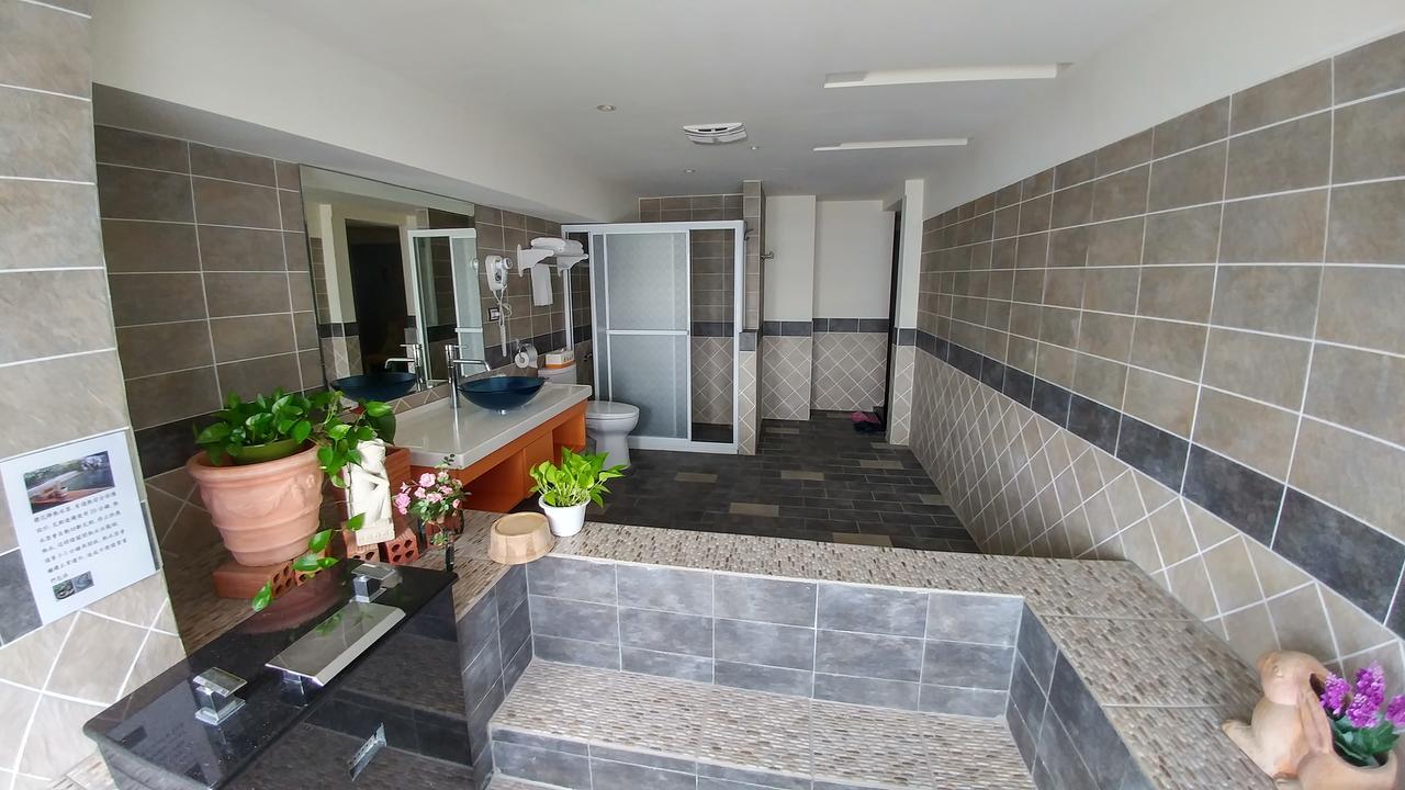 Left Bank 121 Hotel Đài Nam Ngoại thất bức ảnh